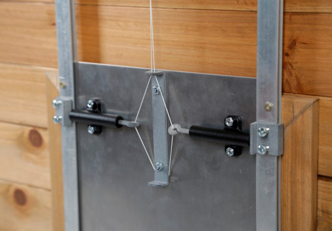 AUTOVERROUILLAGE POUR PORTE DE POULAILLER (24275-24276-24290-24291)